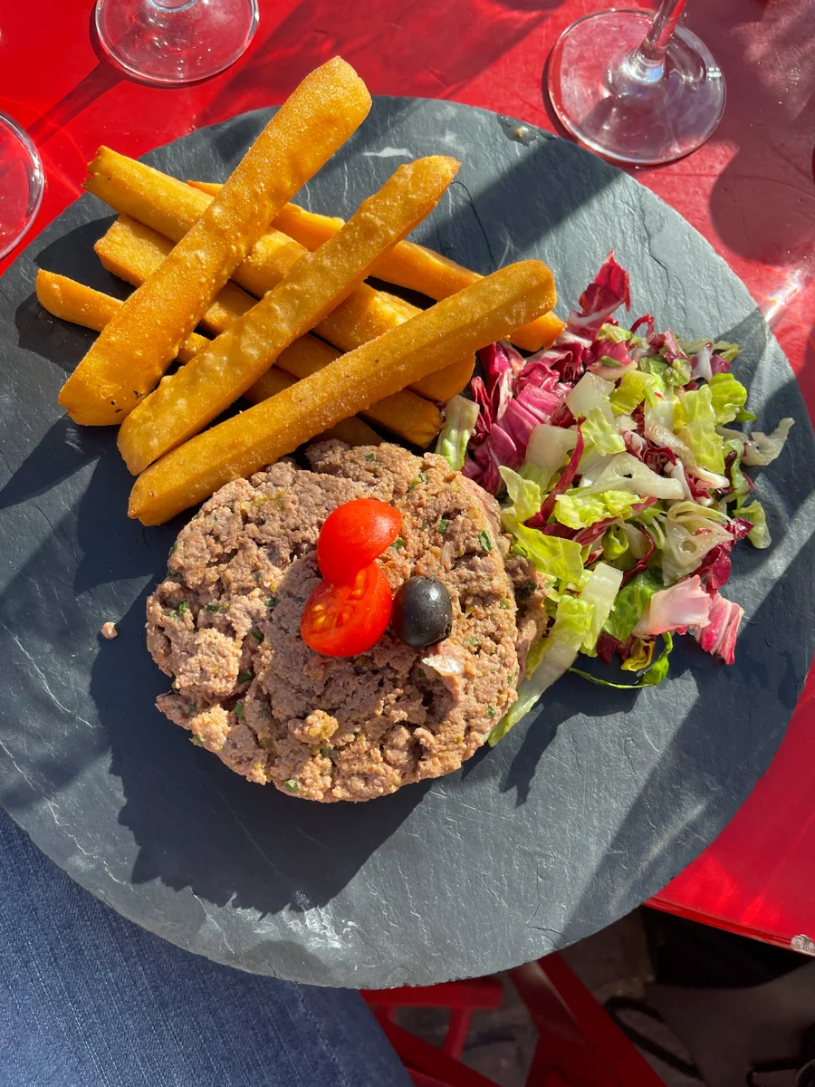 steak tartare with panisse in cassis france
